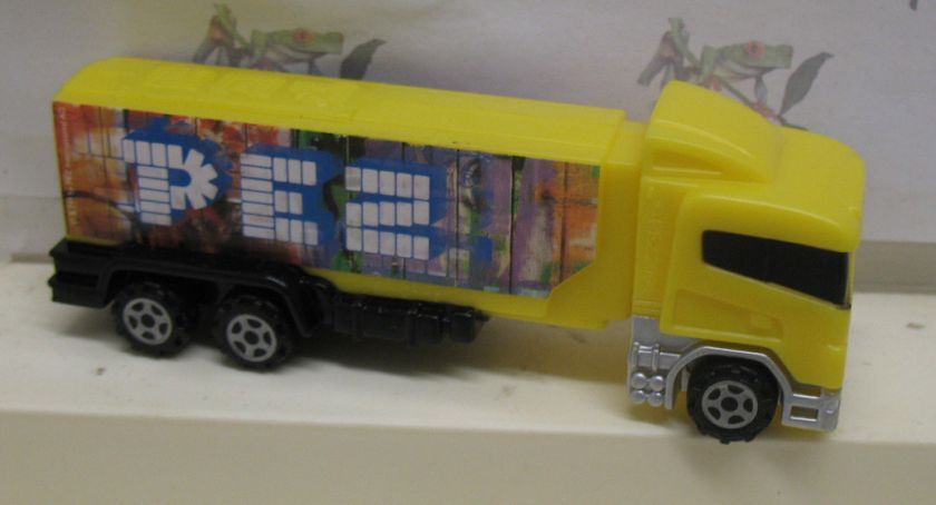 PEZ Big Rig Power Trucks  White Mack Cab / White Body  