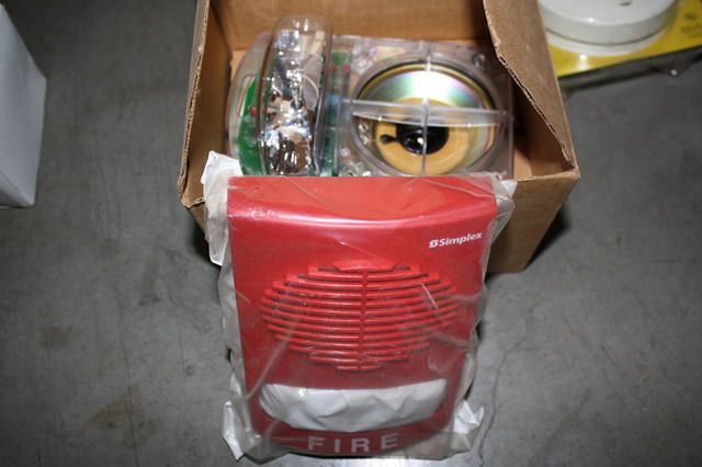 SIMPLEX 4903 9357 TRUEALERT RED FIRE ALARM 75CD HORN STROBE NIB 