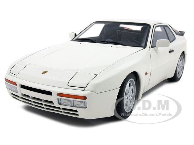 1985 PORSCHE 944 TURBO ALPINE WHITE AUTOART 118  