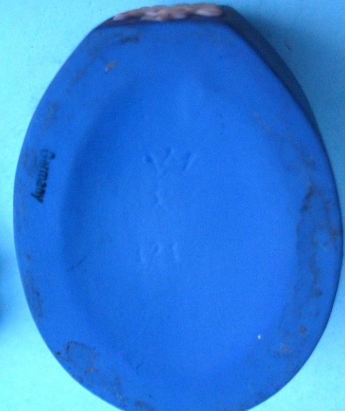 FINE SCHAFER AND VATER SIGNED JASPER WARE COVERED BOX  