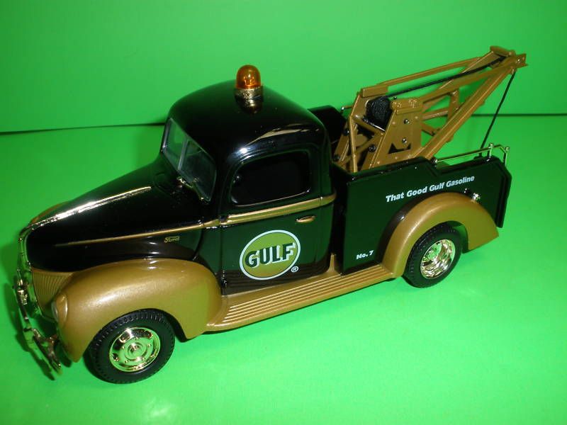 1940 GULF FORD TOW TRUCK GOLD SAMPLER RC2 BRANDS ERTL  