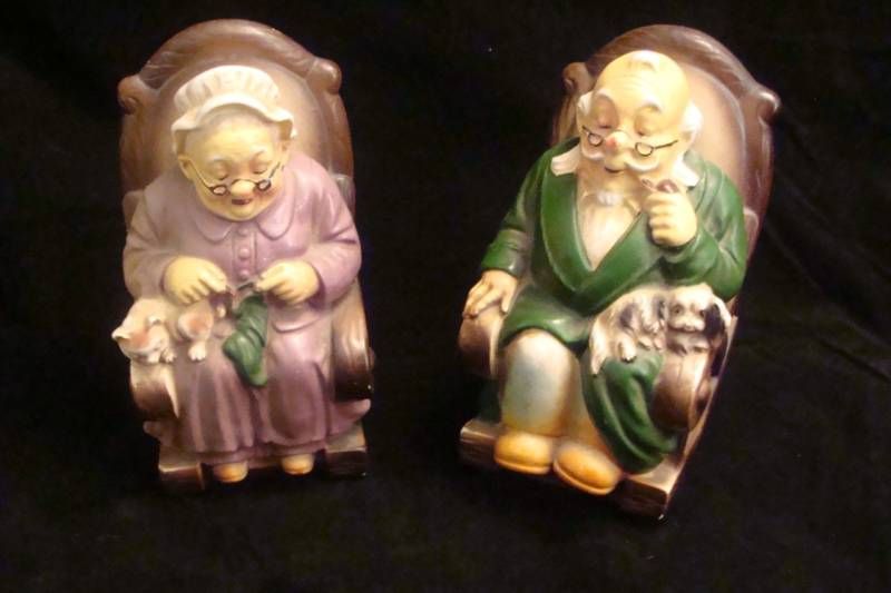 OLD MAN WOMAN WITH DOG CAT RETIREMENT FUND PIGGY BANK  