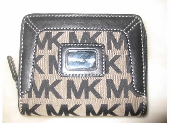 NEW Michael Kors Signature Black Bifold Sm Wallet NWT 974823  