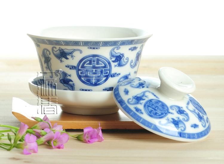   the samrt china teaset which including 1 cha hai 1 gai wan 6pcs cups