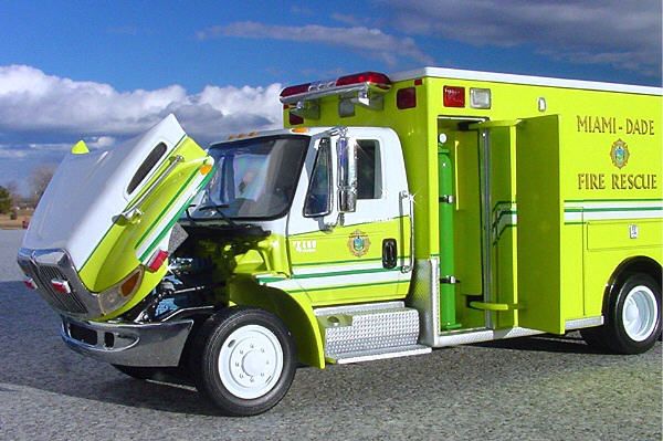 VR   MIAMI DADE FIRE RESCUE EMS / AMBULANCE First Gear  