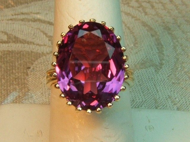 Vintage 14k Gold Ring w Pink Stone in Basket Setting  