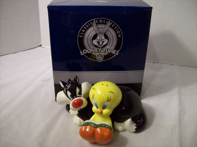 NEW   Tweety and Sylvester Salt/Pepper Shakers  