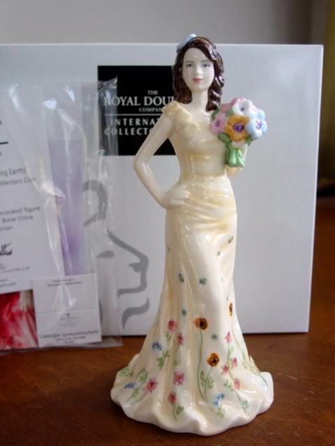 Royal Doulton GEORGIA HN5188 Collectors Club   NEW  