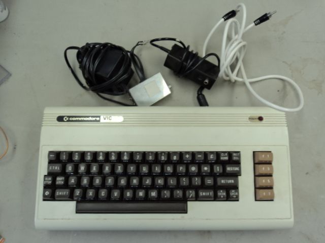 VINTAGE COMMODORE VIC 20 PERSONAL COMPUTER GAME SYSTEM  