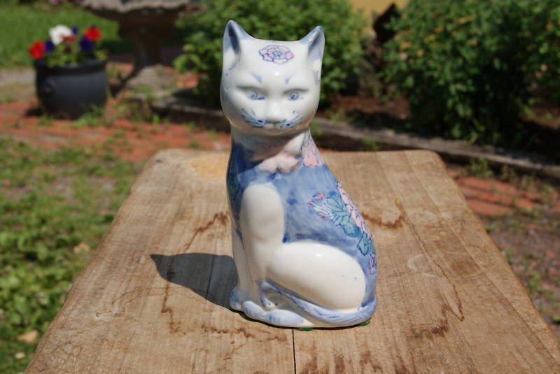 VINTAGEBLUE AND WHITE CAT FIGURINE  