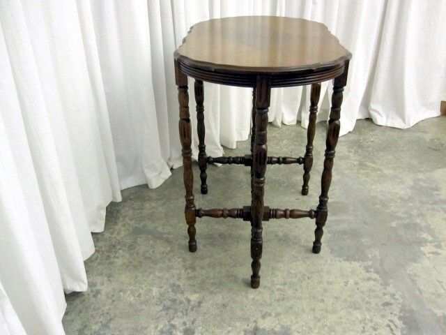   1900s Mahogany Side or Lamp Table w Inlay Diamond Pattern Top  