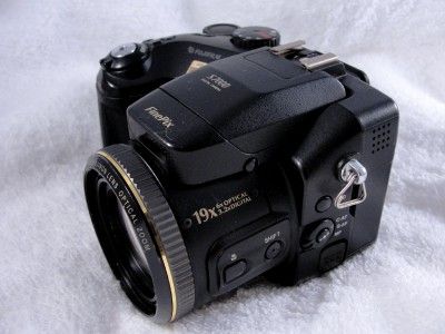 FUJI S7000 DIGITAL CAMERA TOP OF THE LINE CAMERA RECONDITIONED 