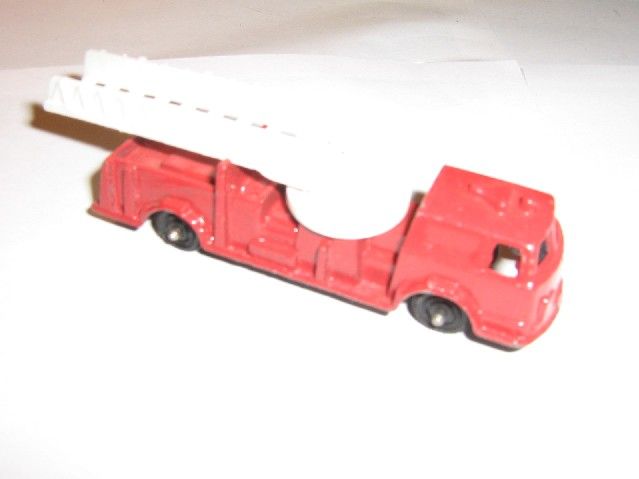 VINTAGE TOOTSIE TOY LADDER FIRE TRUCK MADE IN THE USA  