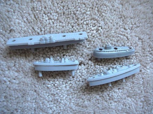 BATTLESHIP Classic Naval Combat MB   4 Ships & Pegs  